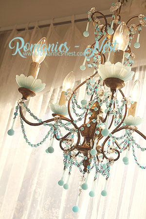 So elegant opaline chandelier....예쁜 쉐잎과 가득.그득한 오팔린 드랍의 향연 5구 블루 오팔린 샹델......